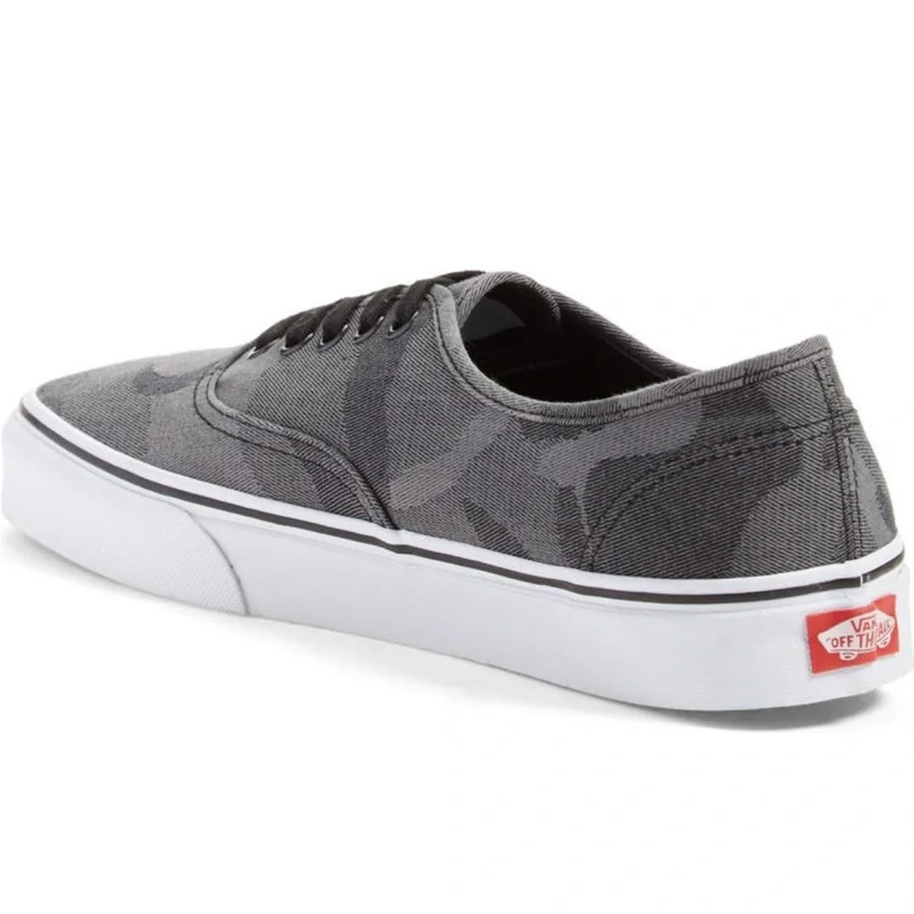 Vans | Limited Edition Authentic Sneaker (camo)